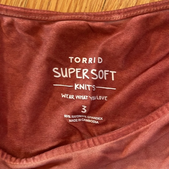 Torrid size 3. Cool Rust color 26” pit to pit x 27”L - Picture 2 of 7
